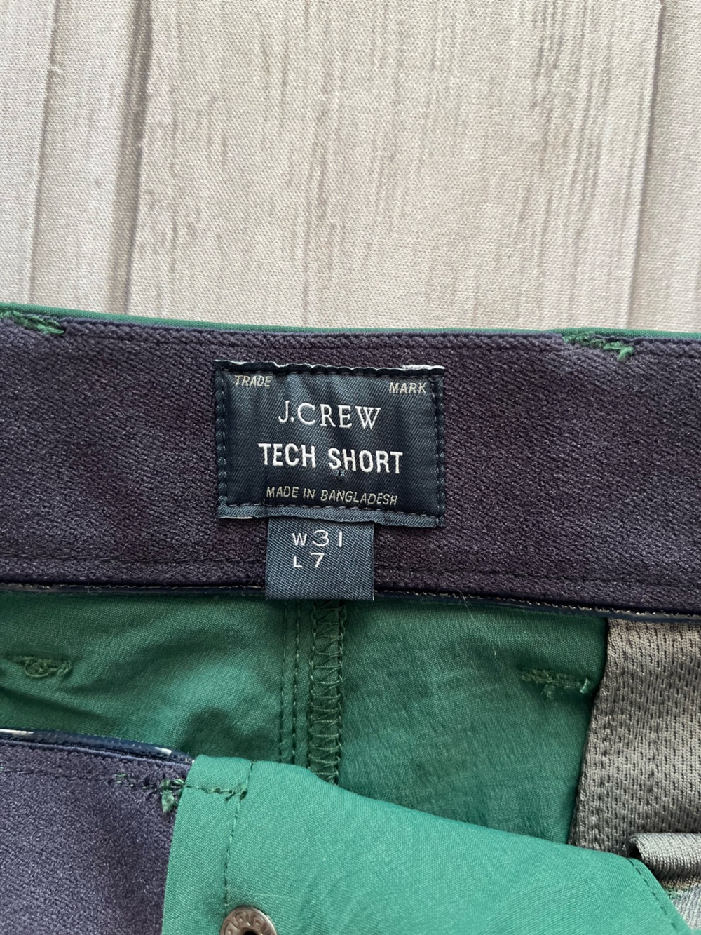 New Men’s J. Crew green 7” tech golf performance short. Size 31” - Picture 5 of 14